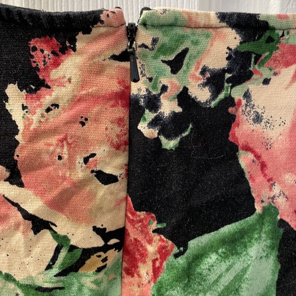 Talbot Sheath Dress size 2 Petites. Black floral V-neck sleeveless stretch dress - Picture 7 of 9